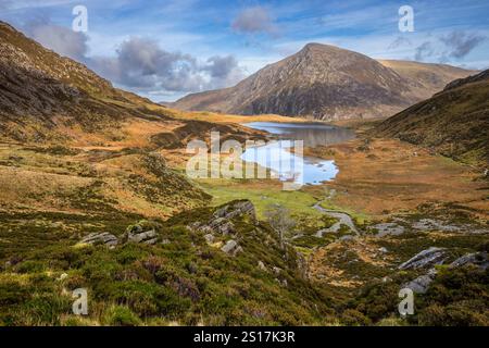 Llyn Idwal und Pen yr Ole Wen Berge vom Weg nach Devil's Kitchen, Snowdonia, Conwy, Nordwales Stockfoto