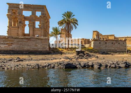 Assuan, Ägypten; 18. Januar 2024: Besuchen Sie den Philae Island Tempel, ein wunderschönes Heiligtum der Göttin Isis in Ägypten. Diese antike Stätte auf Philae Island Stockfoto