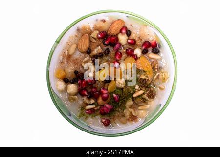 Traditionelle türkische süße Ashura (Noah's Pudding). Ramadan Stockfoto
