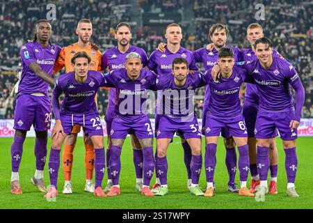 Turin, Italien. Dezember 2024. Der Start-11 von Fiorentina war für das Spiel der Serie A zwischen Juventus und Fiorentina im Allianz-Stadion in Turin zu sehen. Stockfoto