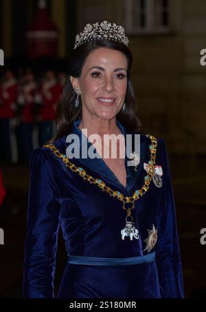 Kopenhagen, Dänemark. Januar 2025. 01.01.2010 KOPENHAGEN DENMARKDänisches Königshaus: Das Königspaar Frederik und Maria halten im Königspalast Amalienborg ein Silvesteressen und einen Tisch für die Regierung, den Sprecher des Folketing, Vertreter des offiziellen Dänemark 2025. Bild: Prinzessin Marie von Dänemark Ankunft zum Abendessen. FOTO: Stefan Lindblom/TT-Code 20116 Credit: TT News Agency/Alamy Live News Stockfoto