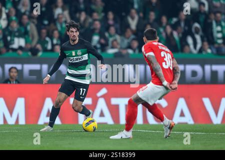 Lissabon, Portugal. Dezember 2024. Francisco Trincao (17) von Sporting CP während des Liga Portugal Betclic Spiels zwischen Sporting CP und Benfica im Estadio Jose Alvalade in Lissabon. Stockfoto