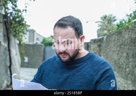 Ich Verstehe Die Schlechten Nachrichten Im Brief Stockfoto