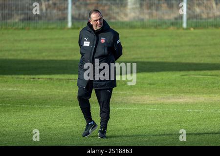 Frank Schmidt (FC Heidenheim, Cheftrainer), GER, FC Heidenheim, Fussball, Bundesliga, Trainingsauftakt, Winterpause, Spielzeit 2024/2025, 01.01.2025, Eibner-Pressefoto/Sascha Walther Stockfoto