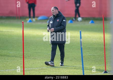 Frank Schmidt (FC Heidenheim, Cheftrainer), GER, FC Heidenheim, Fussball, Bundesliga, Trainingsauftakt, Winterpause, Spielzeit 2024/2025, 01.01.2025, Eibner-Pressefoto/Sascha Walther Stockfoto