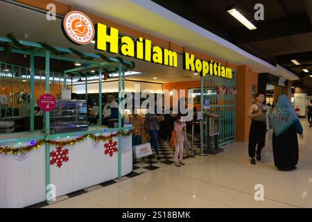 Kota Kinabalu, Sabah. Malaysia. Aufgenommen am 11. November 2023. Blick auf den Haupteingang des Restaurants Hailam Kopitiam in der Imago Mall. Stockfoto