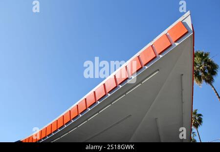 Mid Century 76 Tankstelle Beverly Hills CA Googie MCM Atomic Architecture Stockfoto