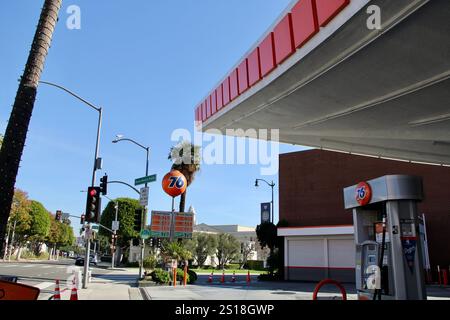 Mid Century 76 Tankstelle Beverly Hills CA Googie MCM Atomic Architecture Stockfoto