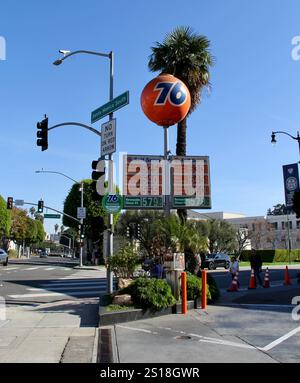 Mid Century 76 Tankstelle Beverly Hills CA Googie MCM Atomic Architecture Stockfoto