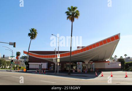 Mid Century 76 Tankstelle Beverly Hills CA Googie MCM Atomic Architecture Stockfoto