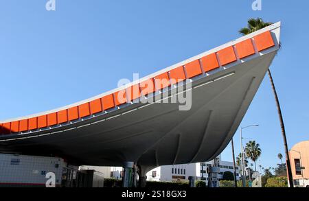 Mid Century 76 Tankstelle Beverly Hills CA Googie MCM Atomic Architecture Stockfoto