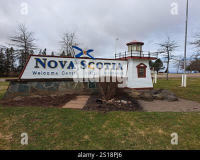 Willkommen im Schild für die Provinz Nova Scotia an der Grenze zwischen Nova Scotia und New Brunswick in Amherst, Nova Scotia, Kanada Stockfoto