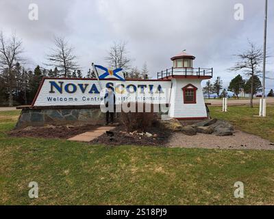 Willkommen im Schild für die Provinz Nova Scotia an der Grenze zwischen Nova Scotia und New Brunswick in Amherst, Nova Scotia, Kanada Stockfoto