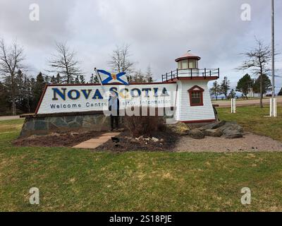 Willkommen im Schild für die Provinz Nova Scotia an der Grenze zwischen Nova Scotia und New Brunswick in Amherst, Nova Scotia, Kanada Stockfoto