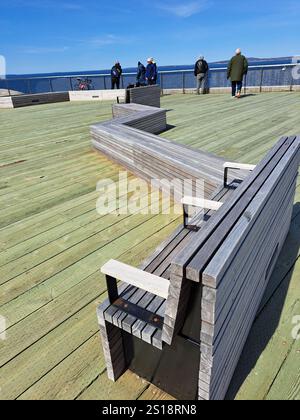 Zick-Zack-Bank auf der Aussichtsplattform in Peggy's Cove, Nova Scotia, Kanada Stockfoto