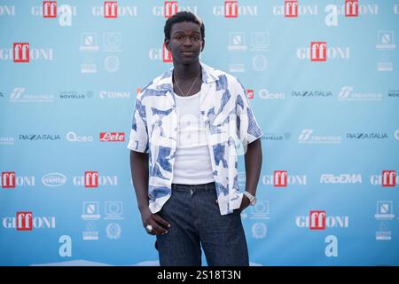 Giffoni Valle Piana, Italien. Juli 2024. Seydou Sarr nimmt an dem Fotocall beim 54. Giffoni Film Festival 2024 Teil. (Foto: Andrea Gulí/SOPA Images/SIPA USA) Credit: SIPA USA/Alamy Live News Stockfoto