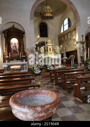 Innenansicht der Kirche in Arquà Petrarca in Venetien in Italien am 23.9.2022 A 115 *** Innenansicht der Kirche in Arquà Petrarca in Veneto in Italien am 23 9 2022 A 115 Stockfoto