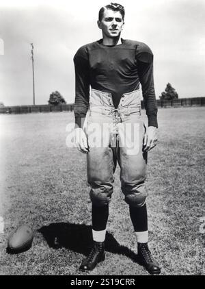 Foto von Ronald Reagan aus dem American Football Film Knute Rockne All American Warner Bros Publicity Photo 1940 Stockfoto