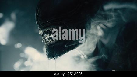 Alien: Romulus (2024) von Fede Alvarez mit Cailee Spaeny. Während sie die tiefen Enden einer verfallenen Raumstation durchwühlen, begegnet eine Gruppe junger Raumkolonisierer der schrecklichsten Lebensform des Universums. Werbung noch ***NUR REDAKTIONELLE VERWENDUNG***. Quelle: BFA / 20th Century Studios Stockfoto