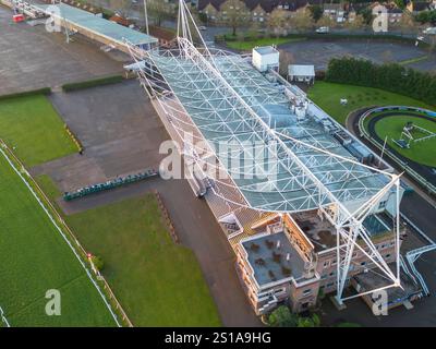 Aus der Vogelperspektive über die Rennbahn des kempton Park bei sunbury on thames in surrey Stockfoto