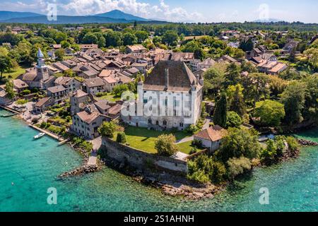 Frankreich, Haute Savoie (74), Chablais, Genfersee, das Dorf Yvoire und das Schloss Amédé V de Savoie (aus der Vogelperspektive) Stockfoto