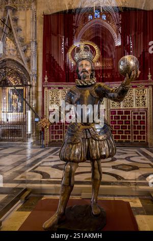 Spanien, Andalusien, Sevilla, die Kathedrale, die von der UNESCO zum Weltkulturerbe erklärt wurde, Statue von König Ferdinand III. Von Kastilien Stockfoto