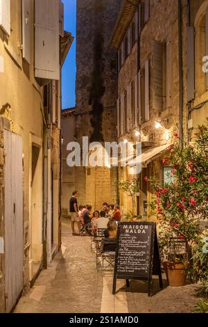 Frankreich, Drôme, Grignan, Les Plus Beaux Villages de France, Terrasse des Restaurants Maison Nalda Stockfoto