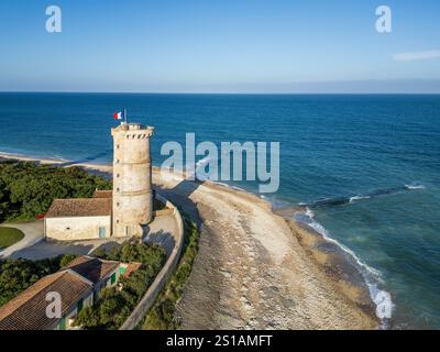 Frankreich, Charentes-Maritimes, Île de Ré, Saint-Clément-des-Baleines, die Westspitze der Insel Ré und der Turm Vauban (aus der Vogelperspektive) Stockfoto