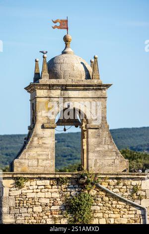 Frankreich, Drôme, Grignan, gekennzeichnet mit Les Plus Beaux Villages de France, Glockenturm der Porte du Tricot oder Glockenturm Stockfoto