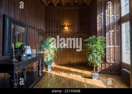 Frankreich, Indre et Loire, Loiretal, das von der UNESCO zum Weltkulturerbe erklärt wurde, Monts, Château de Candé, Holzarbeiten im Vestibül Stockfoto