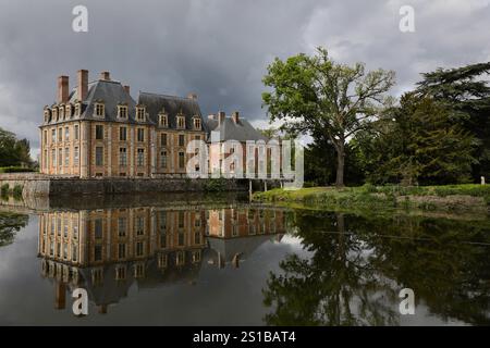 Le château de La Ferté (Schloss La Ferté) in La Ferté-Saint-Aubin, Frankreich, ist an einem stürmischen Tag zu sehen. Der Bau begann im 16. Jahrhundert. Es ist als französisches „Monument historique“ (historisches Denkmal) klassifiziert. (Foto: Apolline Guillerot-Malick/SOPA Images/SIPA USA) Credit: SIPA USA/Alamy Live News Stockfoto