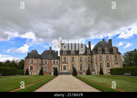 Le château de La Ferté (Schloss La Ferté) in La Ferté-Saint-Aubin, Frankreich, ist an einem stürmischen Tag zu sehen. Der Bau begann im 16. Jahrhundert. Es ist als französisches „Monument historique“ (historisches Denkmal) klassifiziert. (Foto: Apolline Guillerot-Malick/SOPA Images/SIPA USA) Credit: SIPA USA/Alamy Live News Stockfoto