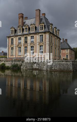 13. Mai 2021, La Ferté-Saint-Aubin, Loiret, Frankreich: Le ChÃ¢teau de La Ferté in La Ferté-Saint-Aubin, Frankreich, wird an einem stürmischen Tag gesehen. Der Bau begann im 16. Jahrhundert. Es ist als französisches Monument historique klassifiziert (Credit Image: © Apolline Guillerot-Malick/SOPA Images via ZUMA Press Wire) NUR REDAKTIONELLE VERWENDUNG! Nicht für kommerzielle ZWECKE! Stockfoto