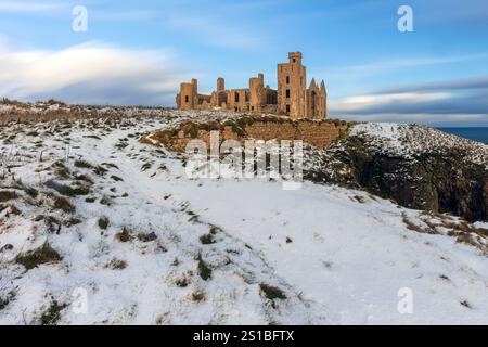 Bram Stoker wurde angeblich von Slains Castle in Cruden Bay, Aberdeenshire, Schottland, inspiriert, als er seinen legendären Dracula-Roman schrieb. Stockfoto