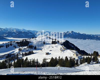 Rigi Themenbild - Zahnradbahn, Bergbahn, Rigi, Königin der Berge am Vierwaldstättersee im Winter, 31.12.2024 Rigi, Kulm, Bergmassiv am Vierwaldstättersee in der Zentralschweiz. Fahrt mit der Zahnradbahn, Bergbahn auf den Rigi Berggipfel Kulm. Die Rigi liegt in der Zentralschweiz im Kanton Schwyz und Luzern Themenbild - Zahnradbahn, Bergbahn, Rigi, Königin der Berge am Vierwaldstättersee im Winter, 31.12.2024 Copyright: XEibnerxPressefotox/xDanielxFleigx Stockfoto