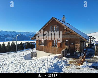 Rigi Themenbild - Zahnradbahn, Bergbahn, Rigi, Königin der Berge am Vierwaldstättersee im Winter, 31.12.2024 Rigi, Kulm, Bergmassiv am Vierwaldstättersee in der Zentralschweiz. Fahrt mit der Zahnradbahn, Bergbahn auf den Rigi Berggipfel Kulm. Die Rigi liegt in der Zentralschweiz im Kanton Schwyz und Luzern Themenbild - Zahnradbahn, Bergbahn, Rigi, Königin der Berge am Vierwaldstättersee im Winter, 31.12.2024 Copyright: XEibnerxPressefotox/xDanielxFleigx Stockfoto