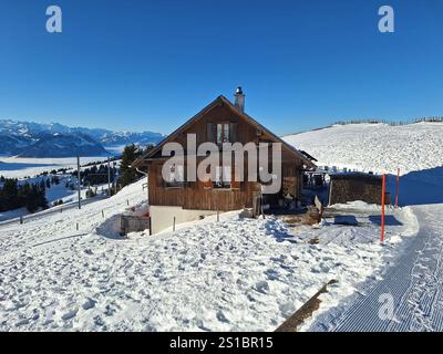 Rigi Themenbild - Zahnradbahn, Bergbahn, Rigi, Königin der Berge am Vierwaldstättersee im Winter, 31.12.2024 Rigi, Kulm, Bergmassiv am Vierwaldstättersee in der Zentralschweiz. Fahrt mit der Zahnradbahn, Bergbahn auf den Rigi Berggipfel Kulm. Die Rigi liegt in der Zentralschweiz im Kanton Schwyz und Luzern Themenbild - Zahnradbahn, Bergbahn, Rigi, Königin der Berge am Vierwaldstättersee im Winter, 31.12.2024 Copyright: XEibnerxPressefotox/xDanielxFleigx Stockfoto