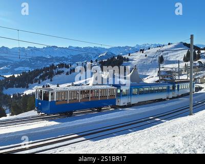 Rigi Themenbild - Zahnradbahn, Bergbahn, Rigi, Königin der Berge am Vierwaldstättersee im Winter, 31.12.2024 Rigi, Kulm, Bergmassiv am Vierwaldstättersee in der Zentralschweiz. Fahrt mit der Zahnradbahn, Bergbahn auf den Rigi Berggipfel Kulm. Die Rigi liegt in der Zentralschweiz im Kanton Schwyz und Luzern Themenbild - Zahnradbahn, Bergbahn, Rigi, Königin der Berge am Vierwaldstättersee im Winter, 31.12.2024 Copyright: XEibnerxPressefotox/xDanielxFleigx Stockfoto