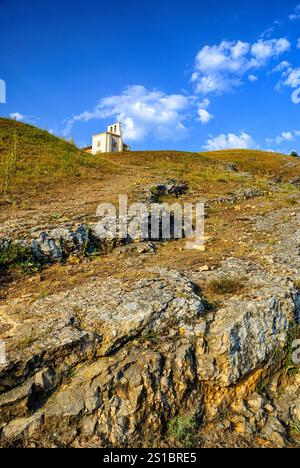 Romanische Eremitage von San Pantaleon de Losa (12.-13. Jahrhundert). Valle de Losa. Provinz Burgos. Castilla y Leon. Spanien. Stockfoto