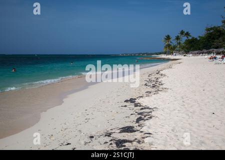 Die Bany Beach Bay mit unberührtem karibischem Wasser in Guardalavaca, Provinz Hoguin, Kuba Stockfoto
