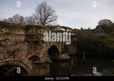 Bischofsbrücke über den Wensum River, Bishopsgate, Norwich Stockfoto