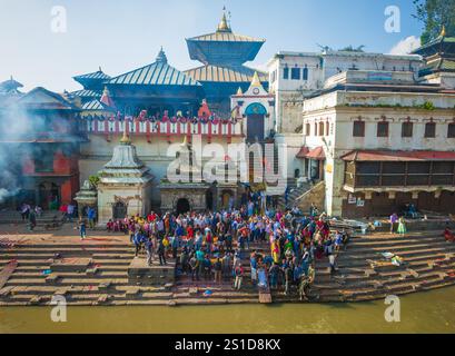 Kathmandu, Nepal - die touristische Hauptstadt Nepals im Himalaya-Gebiet, mit buddhistischen Stupa- und hinduistischen shiva-Tempeln, religiöser Architektur. Stockfoto