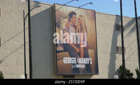 Burbankj, Kalifornien, USA 2. Januar 2025 Georgie und MandyÕs First Marriage Reklametafeln bei Warner Bros Studios am 2. Januar 2025 in Burbank, Kalifornien, USA. Foto: Barry King/Alamy Stock Photo Stockfoto