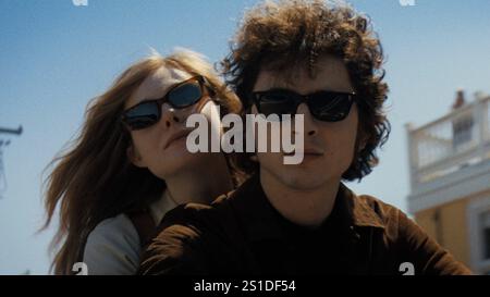 ELLE FANNING und TIMOTHEE CHALAMET in A COMPLETE UNKNOWN (2024), Regie: JAMES MANGOLD. Quelle: Range Media Partner / The Picture Company / Album Stockfoto