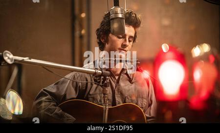 TIMOTHEE CHALAMET in A COMPLETE UNKNOWN (2024), Regie: JAMES MANGOLD. Quelle: Range Media Partner / The Picture Company / Album Stockfoto