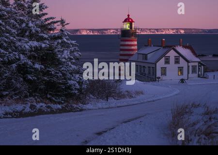 Sonnenuntergang im Winter am West Quoddy Head Lighthouse Stockfoto