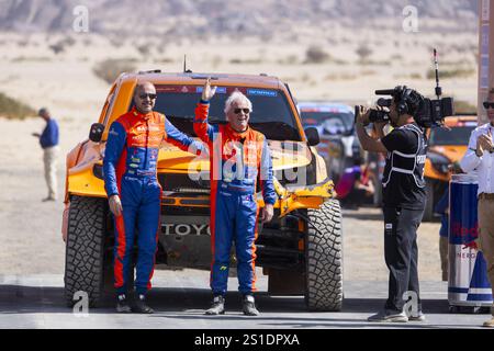 244 WILLEMS Maik (nld), SNIJDERS Marcel (alt), Toyota, Bastion Hotels Dakar Team, Ultimate, Action am Podestplatz beim Prolog der Dakar 2025 am 3. Januar 2025 in Bisha, Saudi Arabien Credit: Independent Photo Agency/Alamy Live News Stockfoto