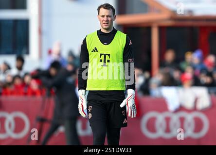 München, Deutschland. Januar 2025. Fußball, Bundesliga, öffentliches Training, FC Bayern München, Trainingsplatz Säbener Straße: Münchner Torhüter Manuel neuer in Aktion. Quelle: Sven Hoppe/dpa/Alamy Live News Stockfoto