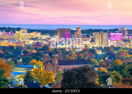 Syracuse, New York, USA, Stadtansicht im Herbst bei Sonnenaufgang. Stockfoto