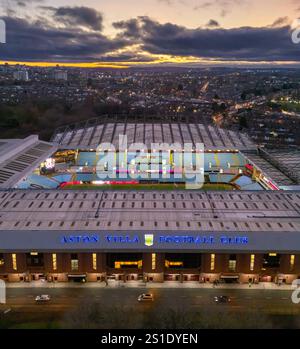 Luftbild von Villa Park, dem Zuhause des Aston Villa Football Club. 30. Dezember 2024 Stockfoto